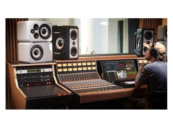 Universal Audio Apollo X16 Heritage Edition Audio Interface - Image 4