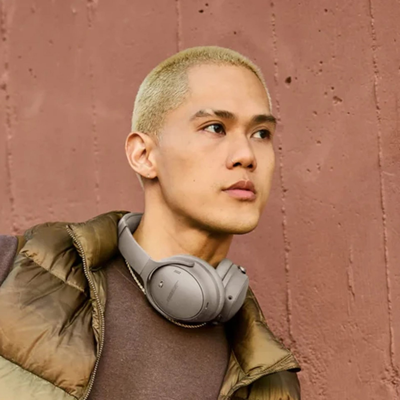 Bose QuietComfort wireless noise cancelling over-ear headphones - product photo 5